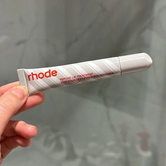 Rhode Peptide Lip Treatment - Peppermint Glaze - Picture 7 of 11